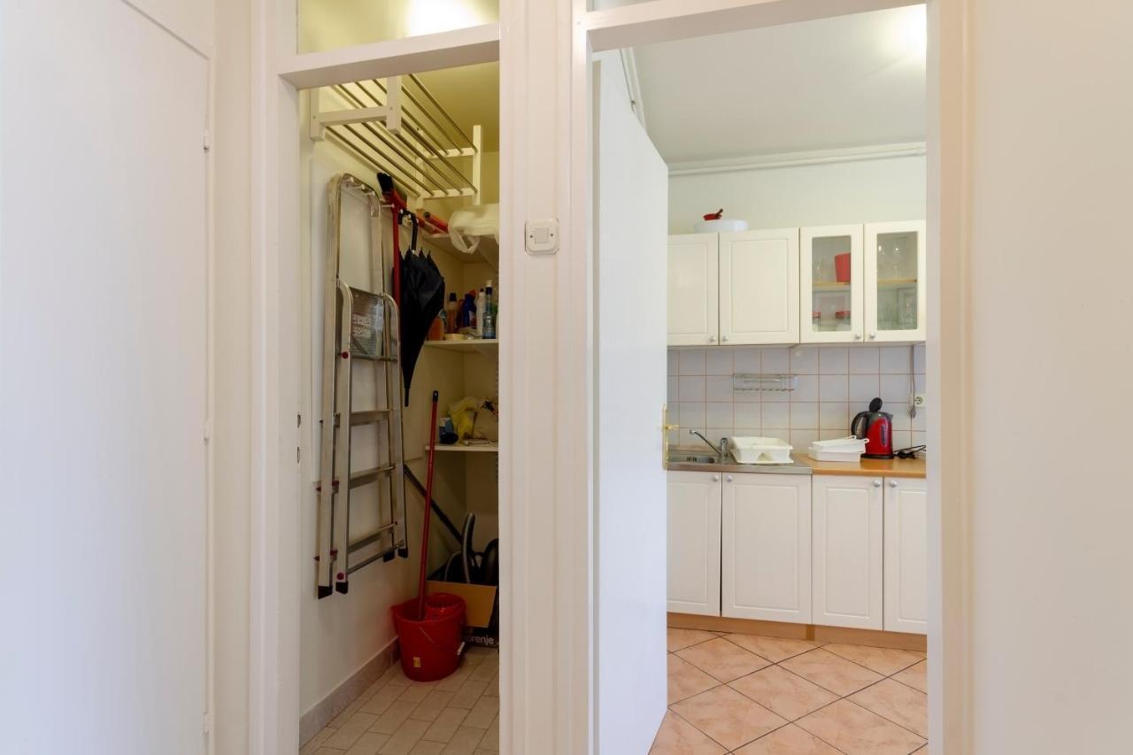 Atelier Apartment Pula Luaran gambar